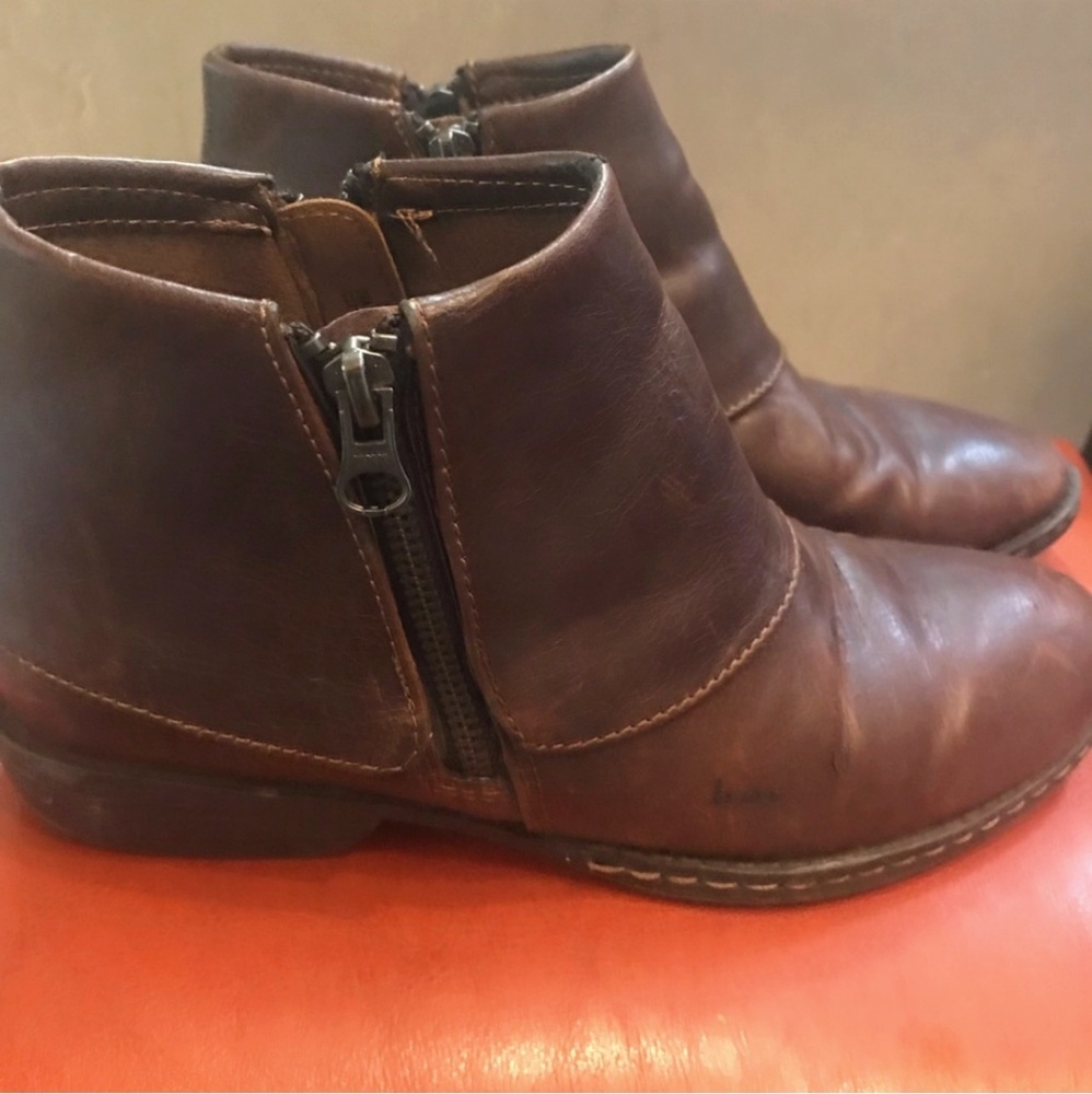 Born ankle booties Size 7